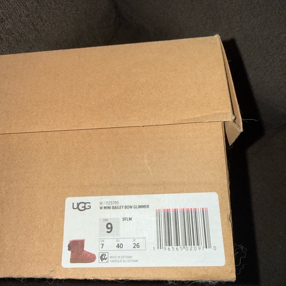 UGG Blush Bow Accent Boots - Picture 4 of 4